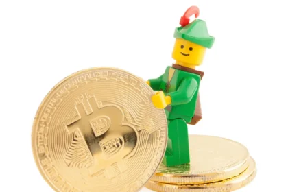 Robinhood Faces Earnings Pressure Amid Valuation Concerns