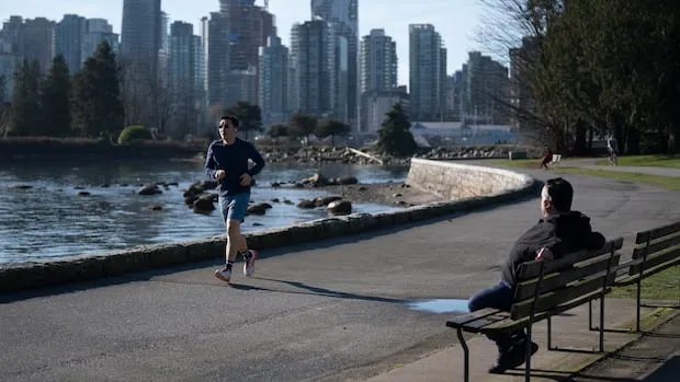 Vancouver Blooms Amid Warmth as Toronto Faces Record Snow
