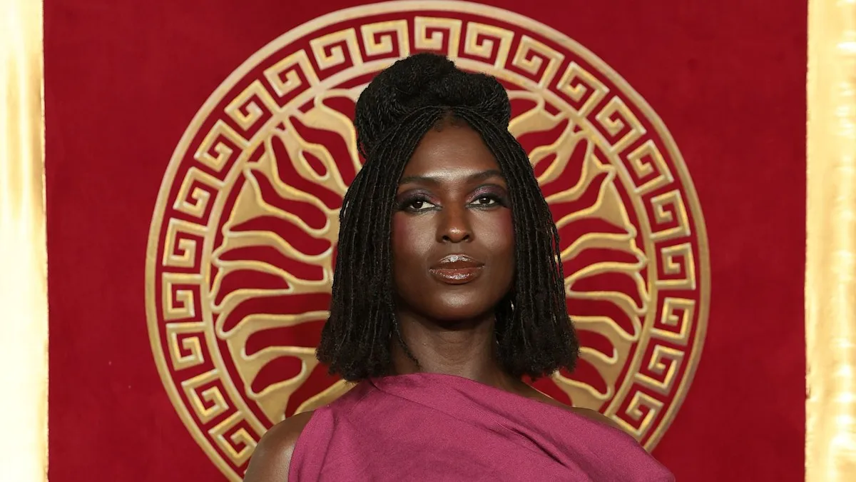 Taylor Swift Hugs Jodie Turner-Smith’s Daughter Juno in Rare Photo