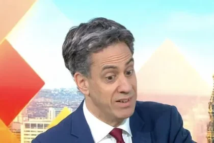 Miliband Clashes with Streeting Over Reeves in Labour Rift
