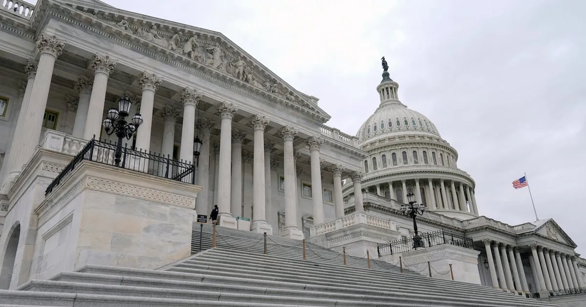 US House Passes Resolution to End Trump’s Canada Tariffs 219-211