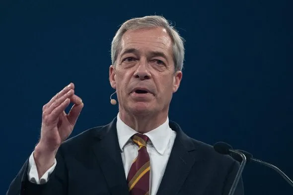 Farage Hosts Romford Rally as Starmer Faces Labour Crisis