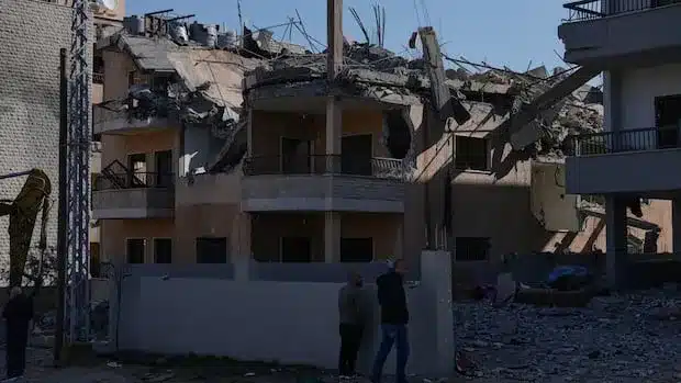 Israeli Airstrikes Kill 10 in Eastern Lebanon, Including Hezbollah Commanders