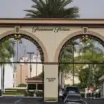 Paramount Raises Warner Bros. Bid to /Share in Netflix Battle