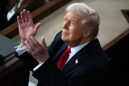 Trump’s Discolored Hand Sparks Health Concerns at State of the Union