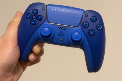 Sony Patents Buttonless Controller with Customizable Touchscreens