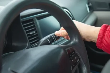 Obvious Right-Turn Mistake Causing Traffic Delays for UK Drivers