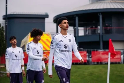 Man Utd 6’2″ Wonderkid Noah Ajayi Shines with Rooney, Gabriel