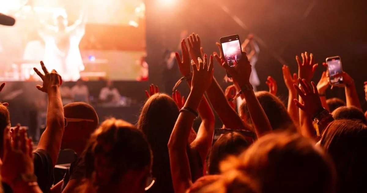 Fans Split on Phone Bans at Concerts Like Harry Styles