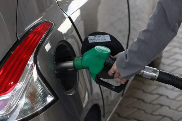 Welsh Garage Caps Fuel at £45 as Drivers Hoard Amid Middle East Crisis