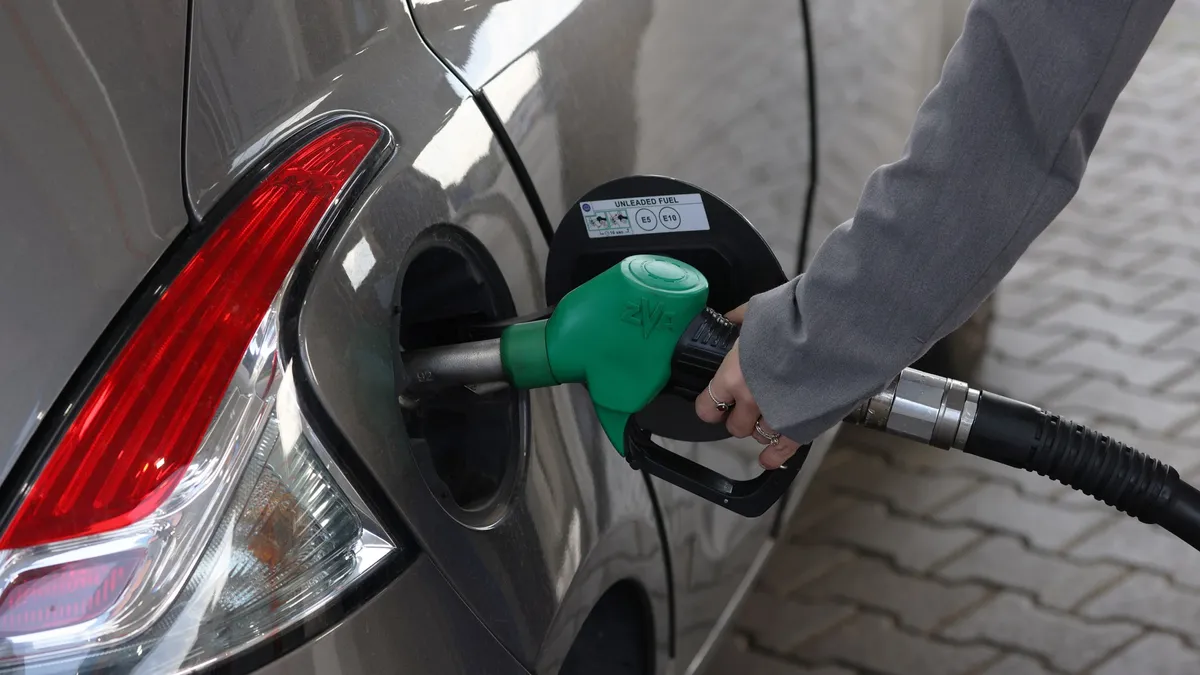 Welsh Garage Caps Fuel at £45 as Drivers Hoard Amid Middle East Crisis