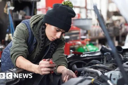 UK Economy Records Zero Growth in January Before Iran Conflict