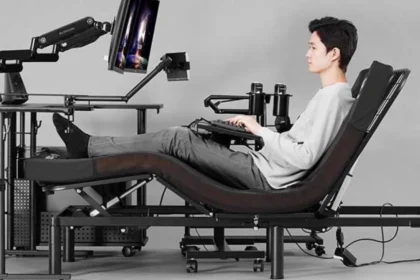 Gaming Desk Turns into Bed for Non-Stop Work Sessions