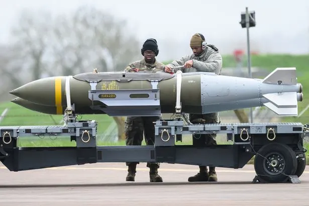 Starmer Exit Odds Surge as US Loads Missiles at UK Base