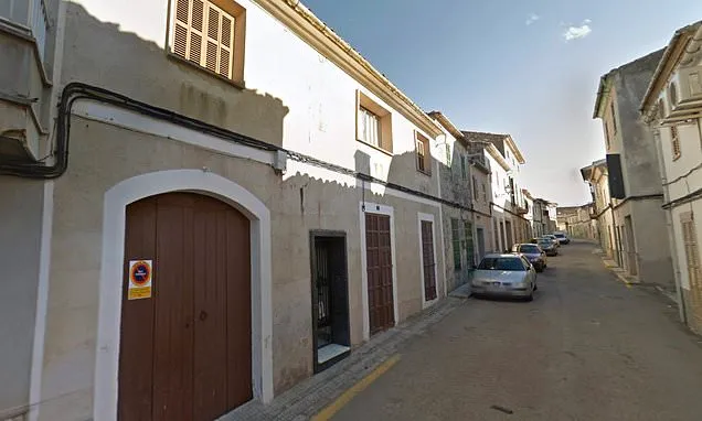 26-Year-Old British Tourist Dies in Majorca Glass Door Fall