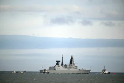 Iran Warns of Heavy Assault if Ships Hit as Trump Awaits Ceasefire Reply