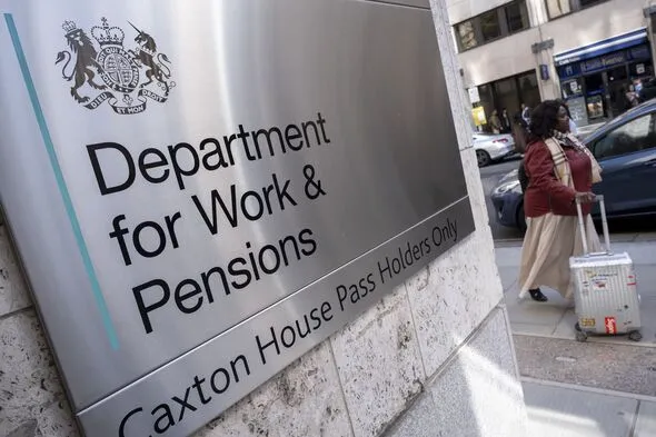 £4,300 Pension Credit Boost Unlocks 4 Freebies for Retirees