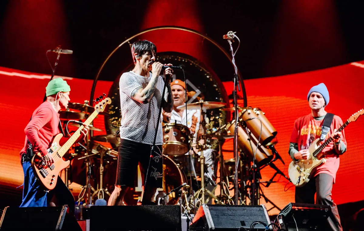 Red Hot Chili Peppers Sell Catalog to Warner for 0 Million