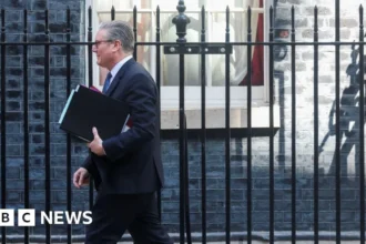 Starmer Faces Leadership Test: Urges MPs to Reject Revolt