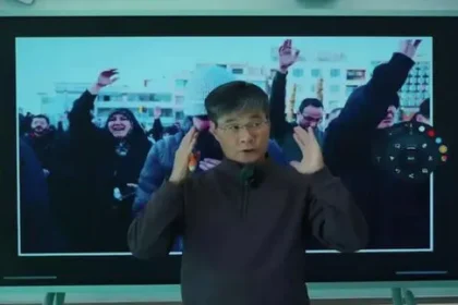 Professor Jiang Predicts US Draft as Iran War Risks 6 Billion Lives