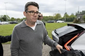Labour Leadership Challengers Emerge Amid UK Economic Crisis